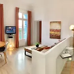 L'orient Palace מנטון